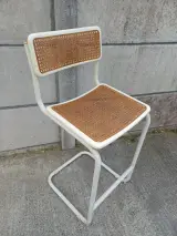 Set van 2 vintage barkrukken met gevlochten zitting – foto 4 – kavel bij De Kringwinkel, Oudenaarde