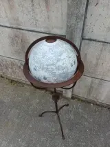 Decoratieve wereldbol op metalen standaard – foto 2 – kavel bij De Kringwinkel, Oudenaarde
