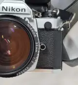 Nikon FM analoge spiegelreflexcamera met lens en draagriem – foto 6 – kavel bij De Kringwinkel, Geraardsbergen