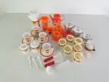 Vintage kinderservies met potjes en bestek – foto 2 – kavel bij De Kringwinkel, Heverlee