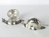 Set van 2 vintage slakvormige botervlootjes – foto 2 – kavel bij De Kringwinkel, Heverlee
