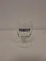 Set van Ricard likeurglazen met karaf en serveerschaaltje – foto 2 – kavel bij De Kringwinkel, Ronse