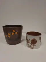 Set van 2 vintage bloempotten met bloemmotief – foto 2 – kavel bij De Kringwinkel, Ronse