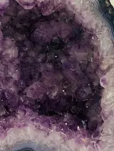 Amethist geode met Chalcedoon rand – foto 4 – kavel bij Onlineveilingmeester, Gramsbergen