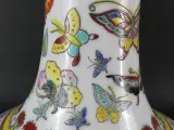 Decoratieve Chinese Famille Rose 'Honderd Vlinders' Vaas – foto 4 – kavel bij De Kringwinkel, Heverlee