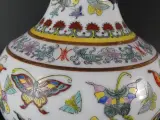 Decoratieve Chinese Famille Rose 'Honderd Vlinders' Vaas – foto 5 – kavel bij De Kringwinkel, Heverlee