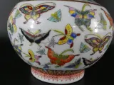 Decoratieve Chinese Famille Rose 'Honderd Vlinders' Vaas – foto 6 – kavel bij De Kringwinkel, Heverlee
