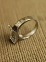 Sterling zilveren ring met zwarte en kleurloze stenen – foto 4 – kavel bij De Kringwinkel, Antwerpen