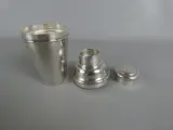 Vintage verzilverde metalen cocktailshaker van 1 pint – foto 2 – kavel bij De Kringwinkel, Diest