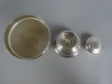 Vintage verzilverde metalen cocktailshaker van 1 pint – foto 3 – kavel bij De Kringwinkel, Diest