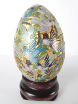 Chinese cloisonné-ei en handbel met decoratie – foto 2 – kavel bij De Kringwinkel, Heverlee