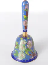 Chinese cloisonné-ei en handbel met decoratie – foto 7 – kavel bij De Kringwinkel, Heverlee