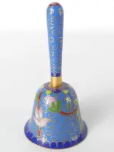 Chinese cloisonné-ei en handbel met decoratie – foto 8 – kavel bij De Kringwinkel, Heverlee