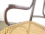Vintage Thonet-stijl armstoel met rotanzetting – foto 11 – kavel bij De Kringwinkel, Heverlee