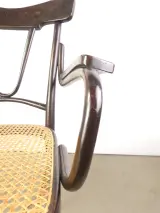 Vintage Thonet-stijl armstoel met rotanzetting – foto 12 – kavel bij De Kringwinkel, Heverlee