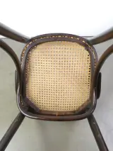 Vintage Thonet-stijl armstoel met rotanzetting – foto 17 – kavel bij De Kringwinkel, Heverlee