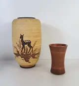 Set van twee decoratieve vazen, aardewerk – kavel bij De Kringwinkel, Turnhout