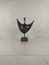 Abstract bronzen beeld op stenen voet – kavel bij De Kringwinkel, Turnhout
