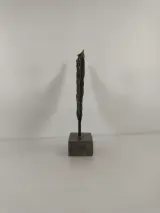 Abstract bronzen beeld op stenen voet – foto 8 – kavel bij De Kringwinkel, Turnhout