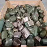 Partij veldflessen, pannen en canteen cups – foto 2 – kavel bij Domeinen Roerende Zaken, Groningen