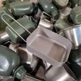 Partij veldflessen, pannen en canteen cups – foto 3 – kavel bij Domeinen Roerende Zaken, Groningen