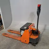 Semi elektrische palletwagen, Mic, AM 120B 54x115, 1998 – foto 3 – kavel bij Domeinen Roerende Zaken, Groningen