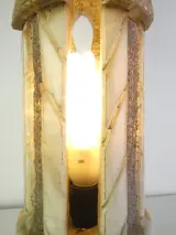 Decoratieve verlichte Marmerlook Zuil / Pilaarlamp – foto 8 – kavel bij De Kringwinkel, Heverlee