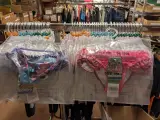 Ca. 50x Zwembroekjes voor meisjes, paars / roze, maten 104, 116, 128 – kavel bij Onlineveilingmeester