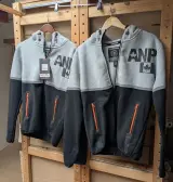 2x Sweater / hoodie, Geographical Norway, zwart / grijs, mt S – kavel bij Onlineveilingmeester
