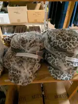Ca. 200x Dames winterpetten en hoeden, diverse kleuren – foto 8 – kavel bij Onlineveilingmeester
