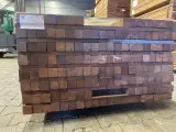 Ca. 77x Guyana Teak Palen Geschaafd, 45x45mm, lengte 16/185cm, 15/215cm, 22/245cm, 24/275cm – foto 2 – kavel bij Onlineveilingmeester