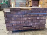 Ca. 73x Guyana Teak Palen Geschaafd, 45x45mm, lengte 18/305cm, 9/335cm, 11/365cm, 35/395cm – foto 2 – kavel bij Onlineveilingmeester