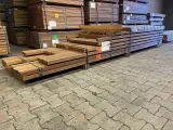 Ca. 73x Guyana Teak Palen Geschaafd, 45x45mm, lengte 18/305cm, 9/335cm, 11/365cm, 35/395cm – foto 3 – kavel bij Onlineveilingmeester