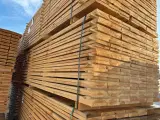 Ca. 84x Douglas Planken Fijnbezaagd, 25x150mm, lengte 300cm – foto 4 – kavel bij Onlineveilingmeester