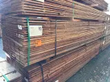 Ca. 138x Guyana Teak Beschoeiingsplanken, 20x150mm, lengte 400cm – foto 4 – kavel bij Onlineveilingmeester