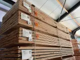 Ca. 80x Douglas Design – Triple – Deens profiel, 22x142mm, lengte 300cm – foto 5 – kavel bij Onlineveilingmeester