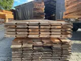 Ca. 60x Douglas Wisselsponning/Halfhoutsrabat, 18x190mm, lengte 500cm – foto 2 – kavel bij Onlineveilingmeester