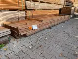 Ca. 100x Angelim Pedra Onderliggers Fijnbezaagd, 40x60mm, lengte 465cm – foto 3 – kavel bij Onlineveilingmeester