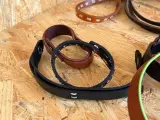 Ca. 325x Mixpartij lederen armbanden Fred&Bruder – foto 3 – kavel bij Onlineveilingmeester