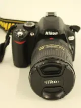 Nikon digitale D60 spiegelreflexcamera met lens, lader en draagtas – foto 4 – kavel bij De Kringwinkel, Antwerpen