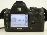 Nikon digitale D60 spiegelreflexcamera met lens, lader en draagtas – foto 9 – kavel bij De Kringwinkel, Antwerpen