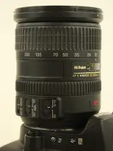 Nikon digitale D60 spiegelreflexcamera met lens, lader en draagtas – foto 10 – kavel bij De Kringwinkel, Antwerpen