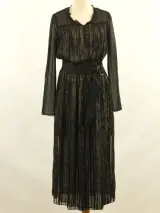 Sandro Paris - elegante zwarte midi-jurk met gouden lurexdraad en ceintuur – foto 2 – kavel bij De Kringwinkel, Antwerpen