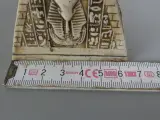 Decoratieve piramide met Egyptische hiërogliefen – foto 6 – kavel bij De Kringwinkel, Diest