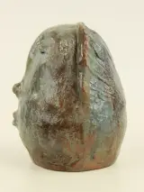 Expressief geglazuurd terracotta hoofd in groen- en bruintinten – foto 3 – kavel bij De Kringwinkel, Antwerpen