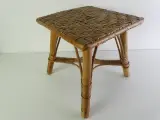 Vintage rotan krukje / bijzettafeltje – foto 2 – kavel bij De Kringwinkel, Heverlee