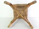 Vintage rotan krukje / bijzettafeltje – foto 10 – kavel bij De Kringwinkel, Heverlee