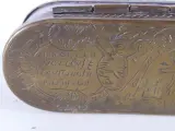 Vintage tabaksdoos met handgravures – foto 15 – kavel bij De Kringwinkel, Heverlee