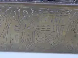 Vintage tabaksdoos met handgravures – foto 16 – kavel bij De Kringwinkel, Heverlee