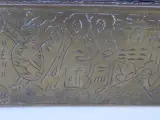 Vintage tabaksdoos met handgravures – foto 9 – kavel bij De Kringwinkel, Heverlee